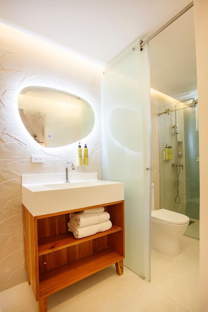 Cocoplum Beach Hotel