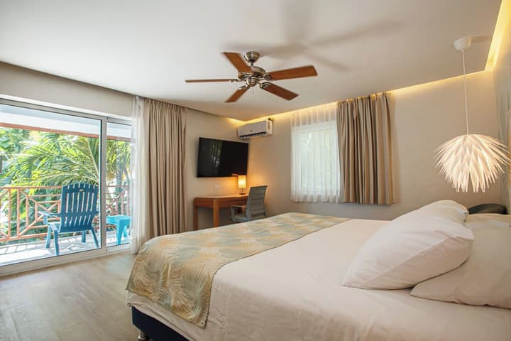 Cocoplum Beach Hotel