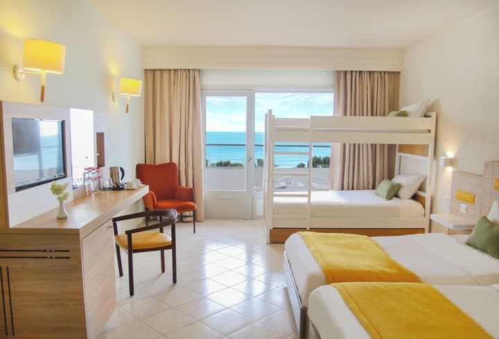 Hotel Sol Azur Beach