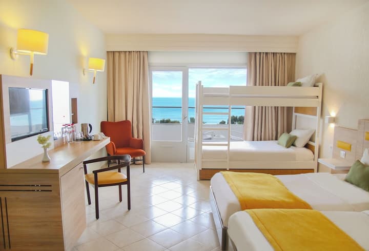 Hotel Sol Azur Beach