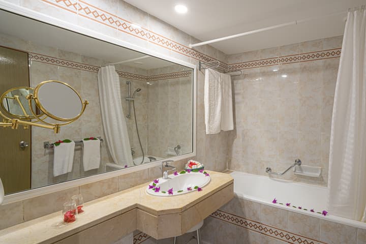 Hotel Sol Azur Beach