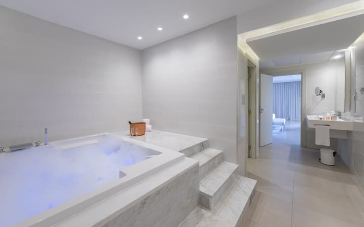 ROYAL AZUR Thalassa