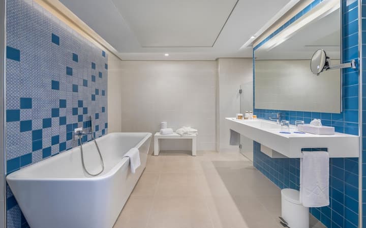 ROYAL AZUR Thalassa