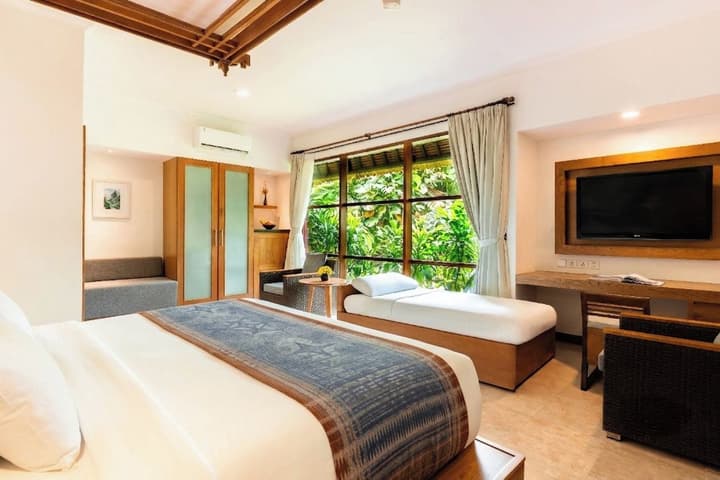 Legian Beach Hotel