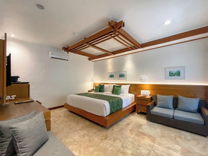 Legian Beach Hotel