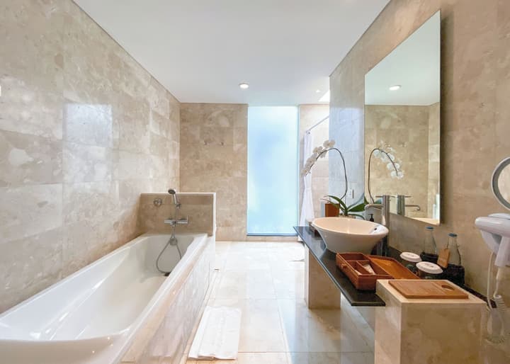 Legian Beach Hotel