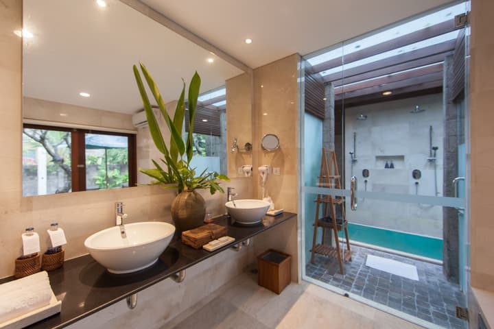 Legian Beach Hotel