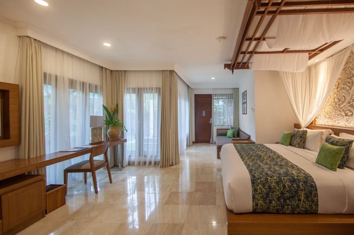 Legian Beach Hotel
