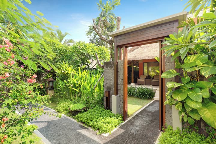 Legian Beach Hotel