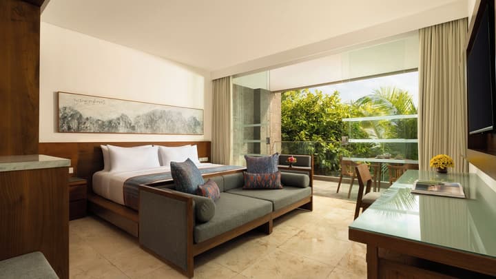 Legian Beach Hotel