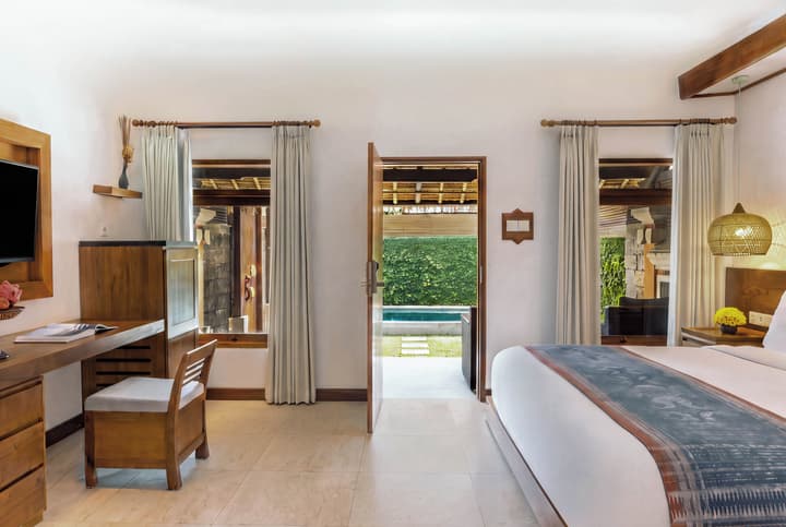 Legian Beach Hotel