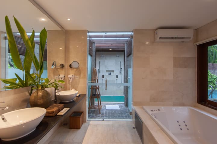 Legian Beach Hotel