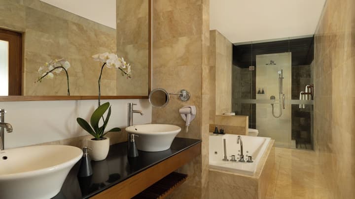 Legian Beach Hotel