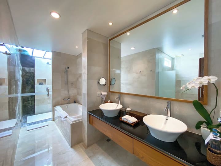 Legian Beach Hotel