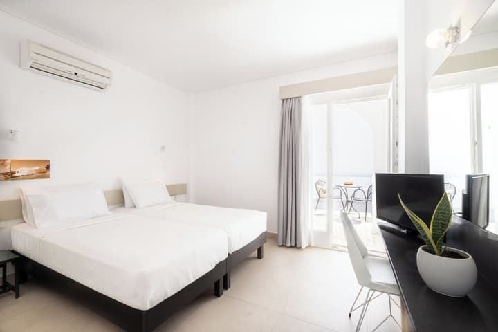 Kamari Beach Hotel