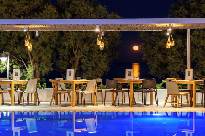 Kamari Beach Hotel