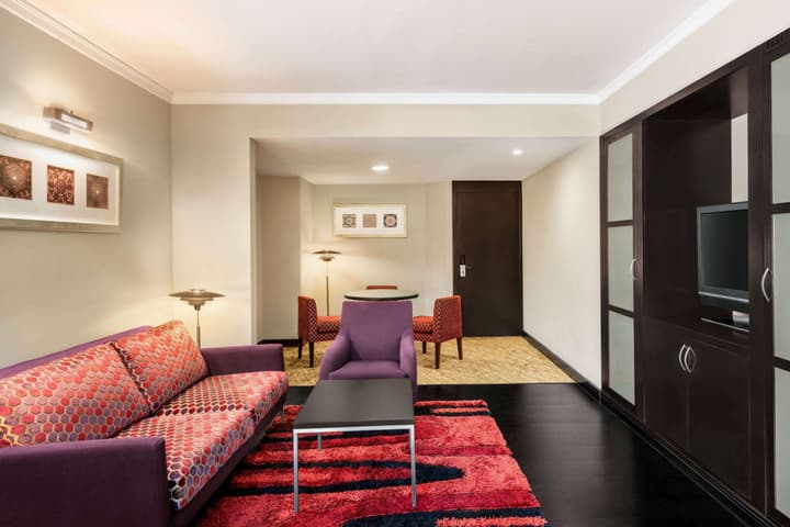 Ramada Plaza by Wyndham Dubai Deira