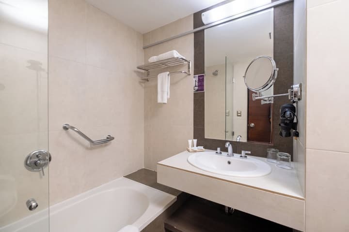 Aku Hotels