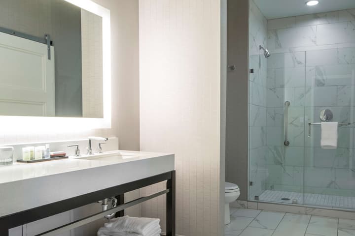 Embassy Suites Louisville Downtown