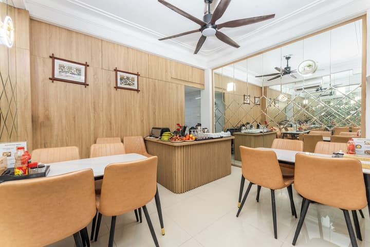 Little Hanoi Hotel