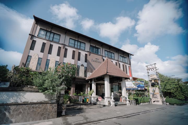 Grand Santhi Hotel