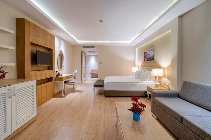 Bellis Deluxe Hotel