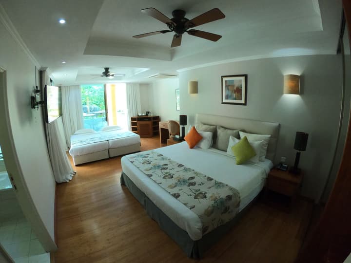 Crown Beach Hotel