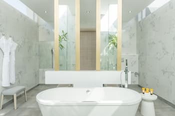 Nurai Island Hotel