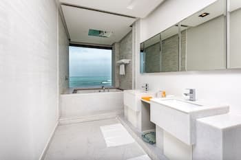 Nurai Island Hotel
