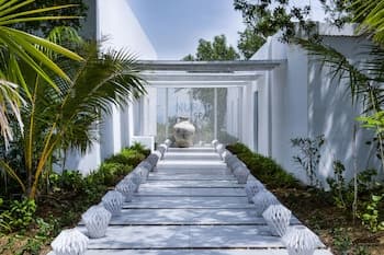 Nurai Island Hotel