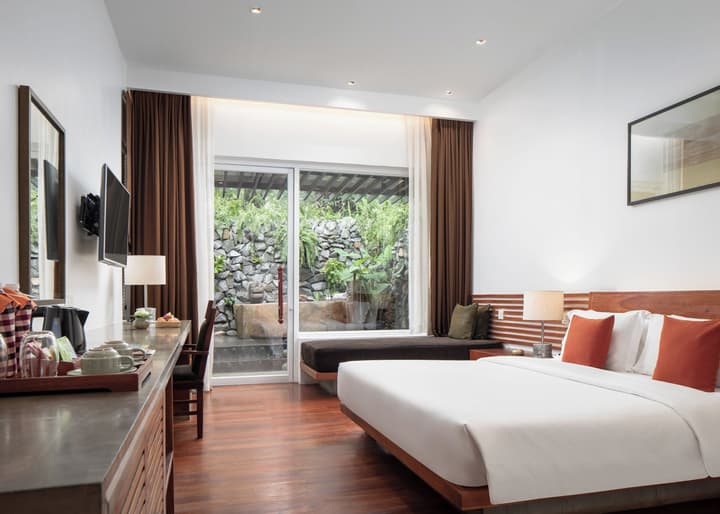 Lynnaya Urban River Resort