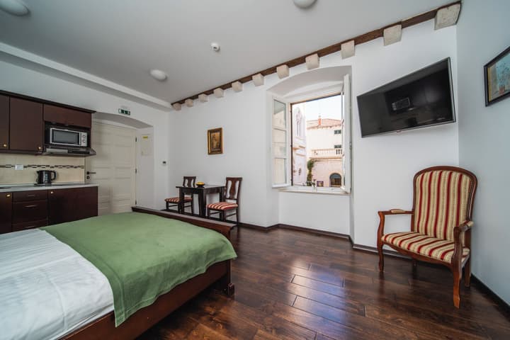 SUNce Palace Apartments offsite parking