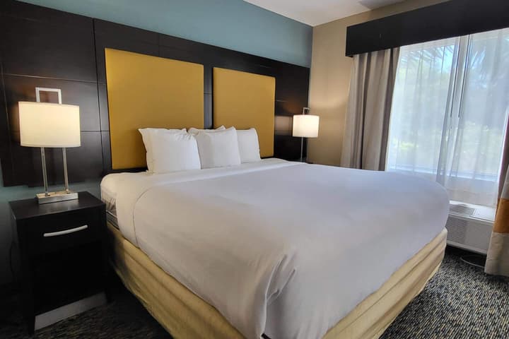 Comfort Suites Fort Lauderdale Airport South & Cruise Port