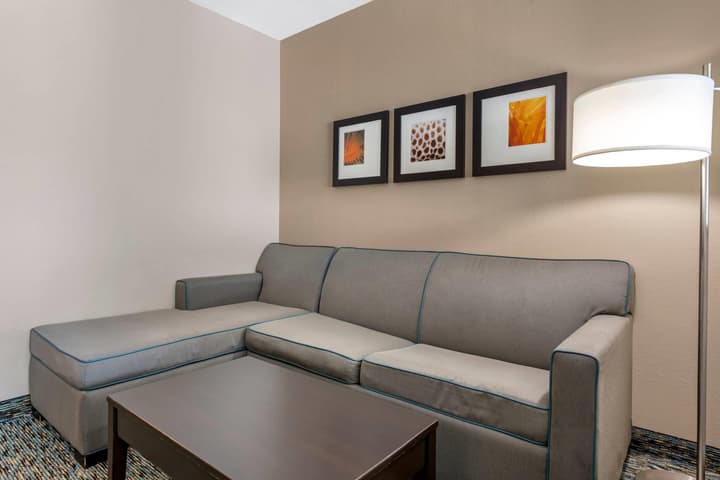 Comfort Suites Fort Lauderdale Airport South & Cruise Port