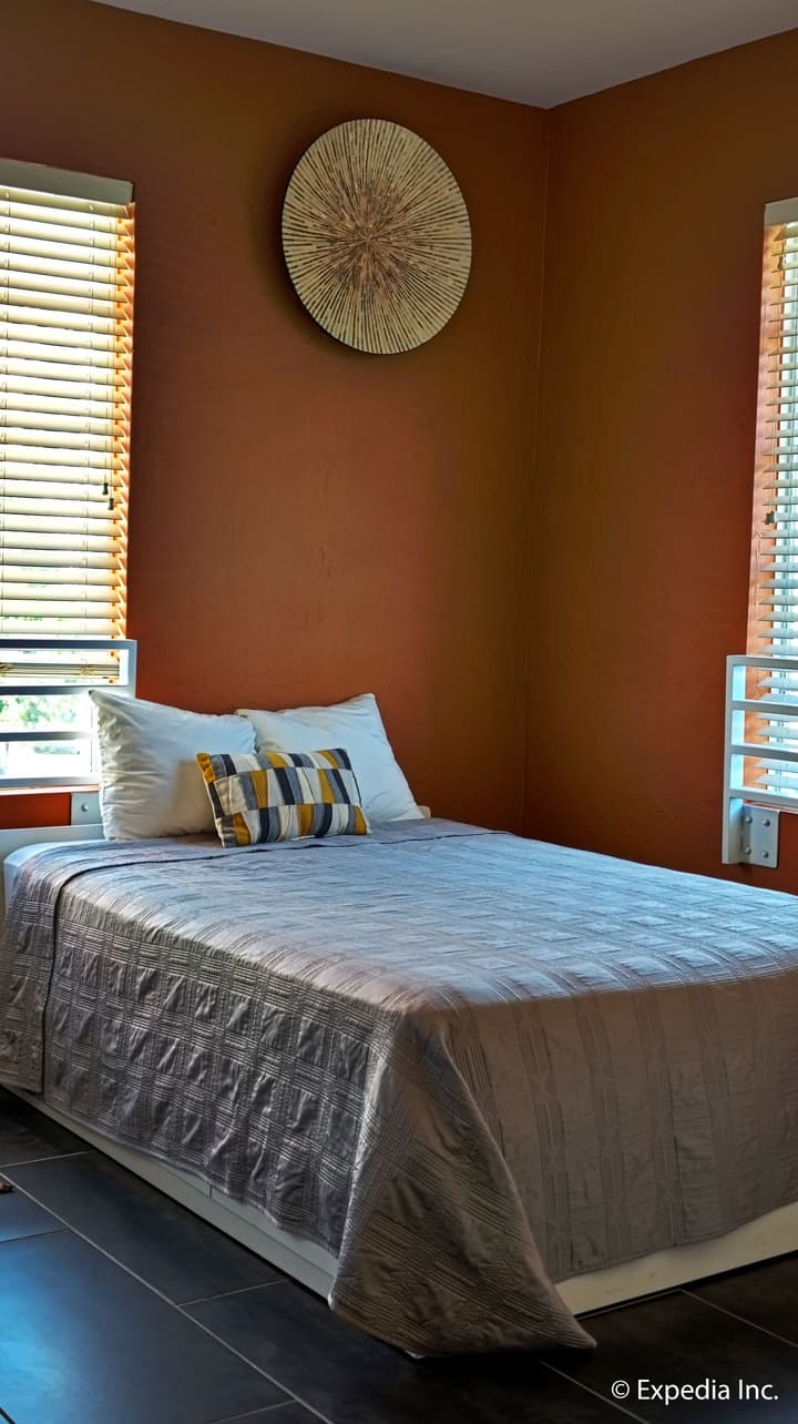 Beds n' Drinks Hostel