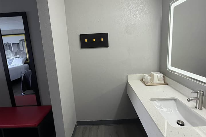 Super 8 by Wyndham Birmingham