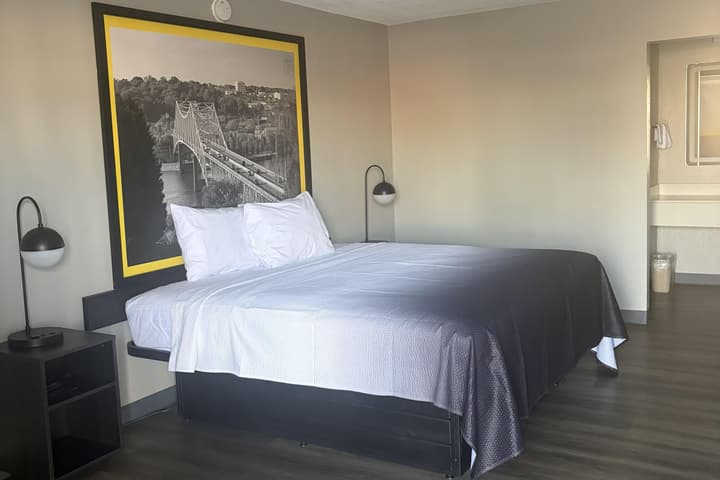 Super 8 by Wyndham Birmingham