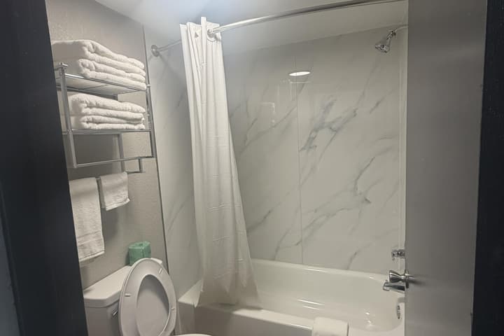 Super 8 by Wyndham Birmingham