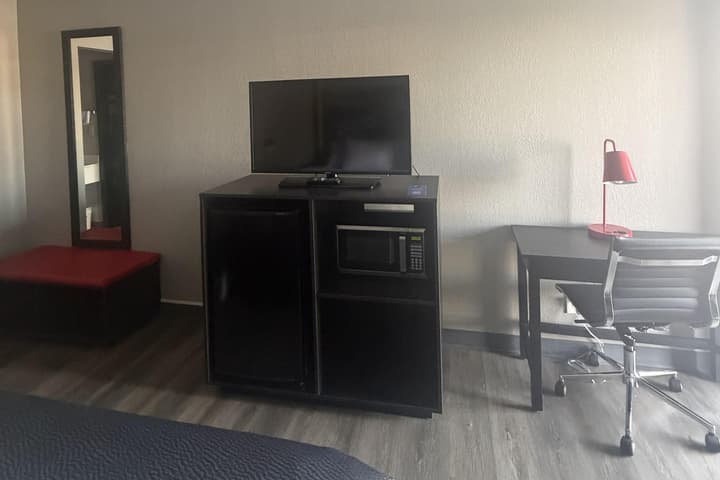 Super 8 by Wyndham Birmingham