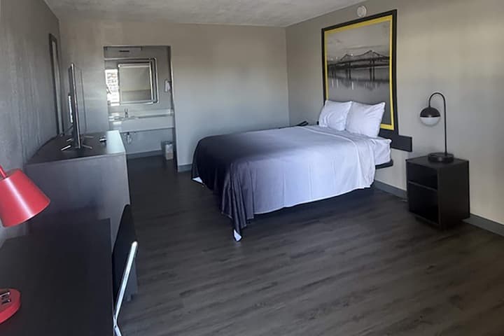 Super 8 by Wyndham Birmingham
