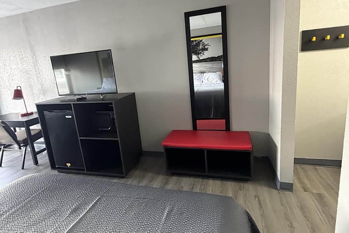 Super 8 by Wyndham Birmingham