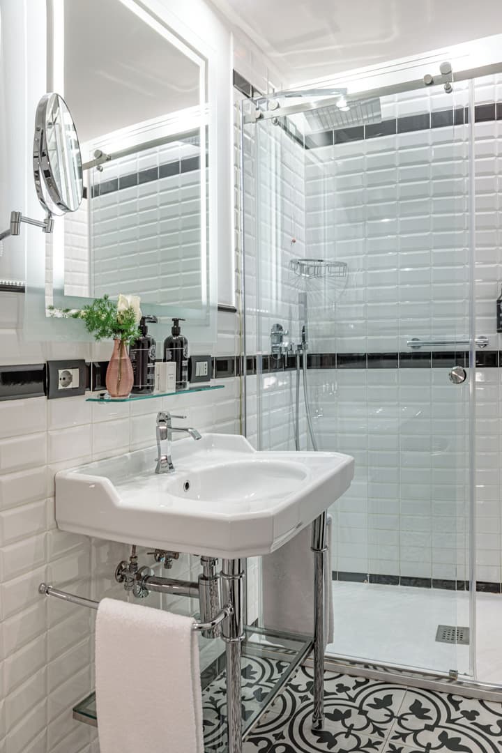 The Independent Suites