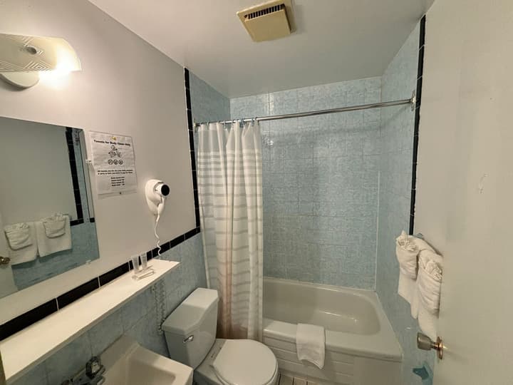 6267 Persepolis Inn