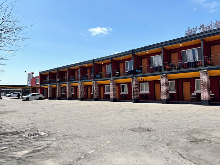 6267 Persepolis Inn