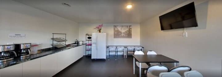 6267 Persepolis Inn