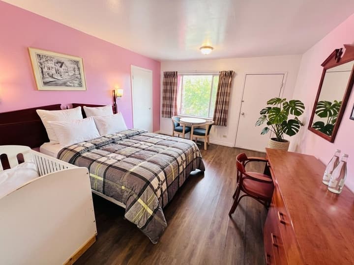 6267 Persepolis Inn