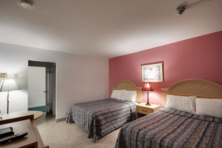6267 Persepolis Inn