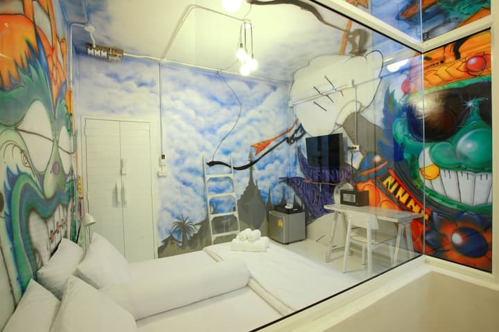 Meroom