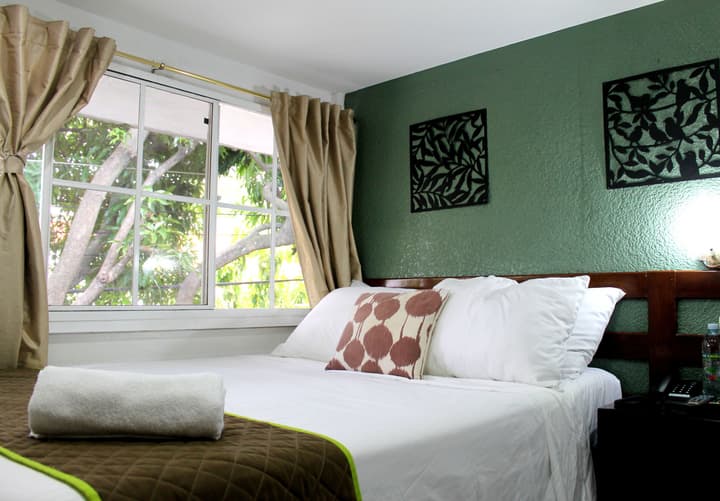 Hotel Tazumal House