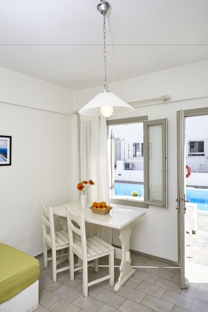 Nissos Thira Hotel